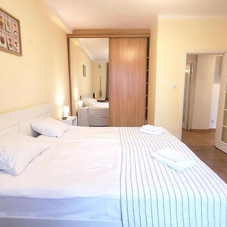 Happy Life - Apartment Next To Metro Station Varsovia Exterior foto