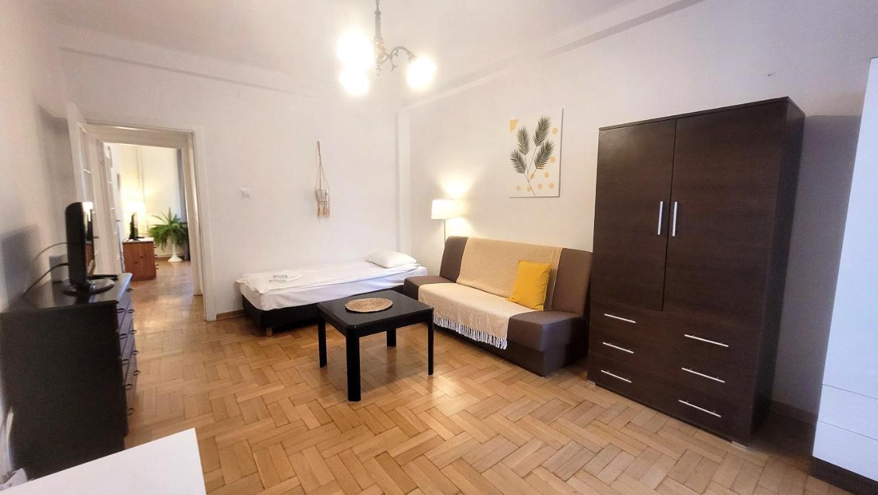 Happy Life - Apartment Next To Metro Station Varsovia Exterior foto